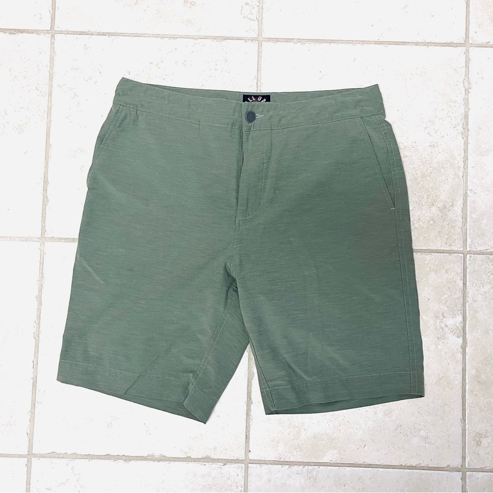 Faherty ALL DAY shorts. 32 waist. Olive green.